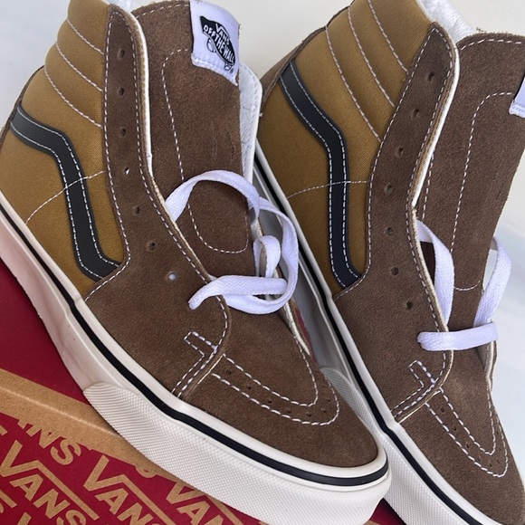 Vans WMNS Sk8-Hi Canvas/Suede Pop Brown/Mu
VN000CMXBF0
Sneakers - Picture 10 of 16